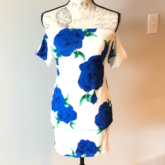 ⭐️ Skintight Blue Floral Dress - Picture 2 of 3